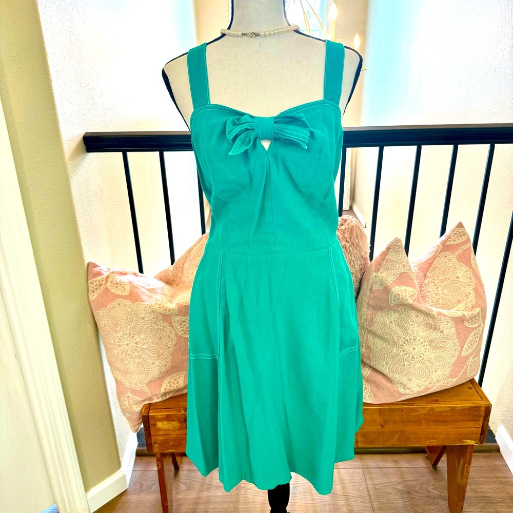 Level eight green bow keyhole dress retro pinup